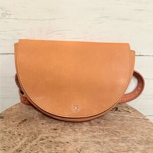 NWOT Frye Half Moon Belt Bag - Saddle Brown - Size Small/Medium